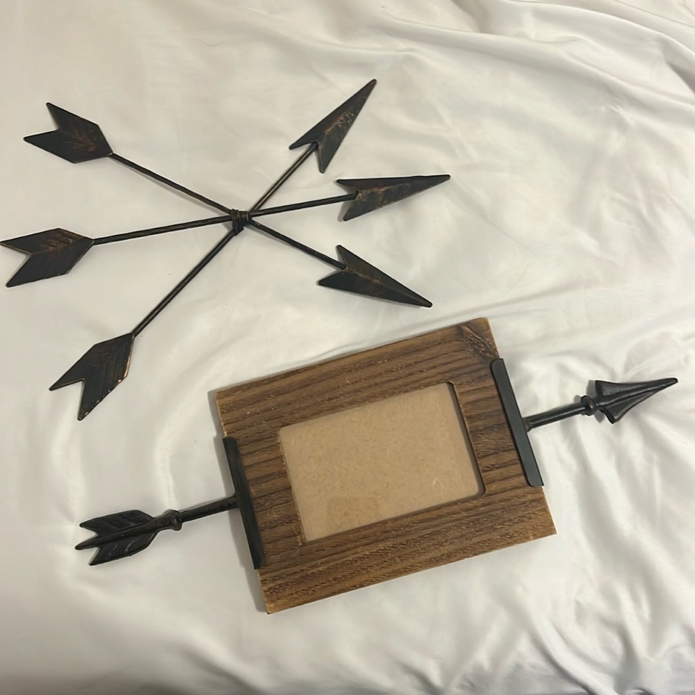 Arrow wall decor and phot frame
